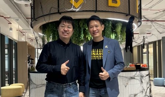 右侧为币安公司CEO Richard Teng