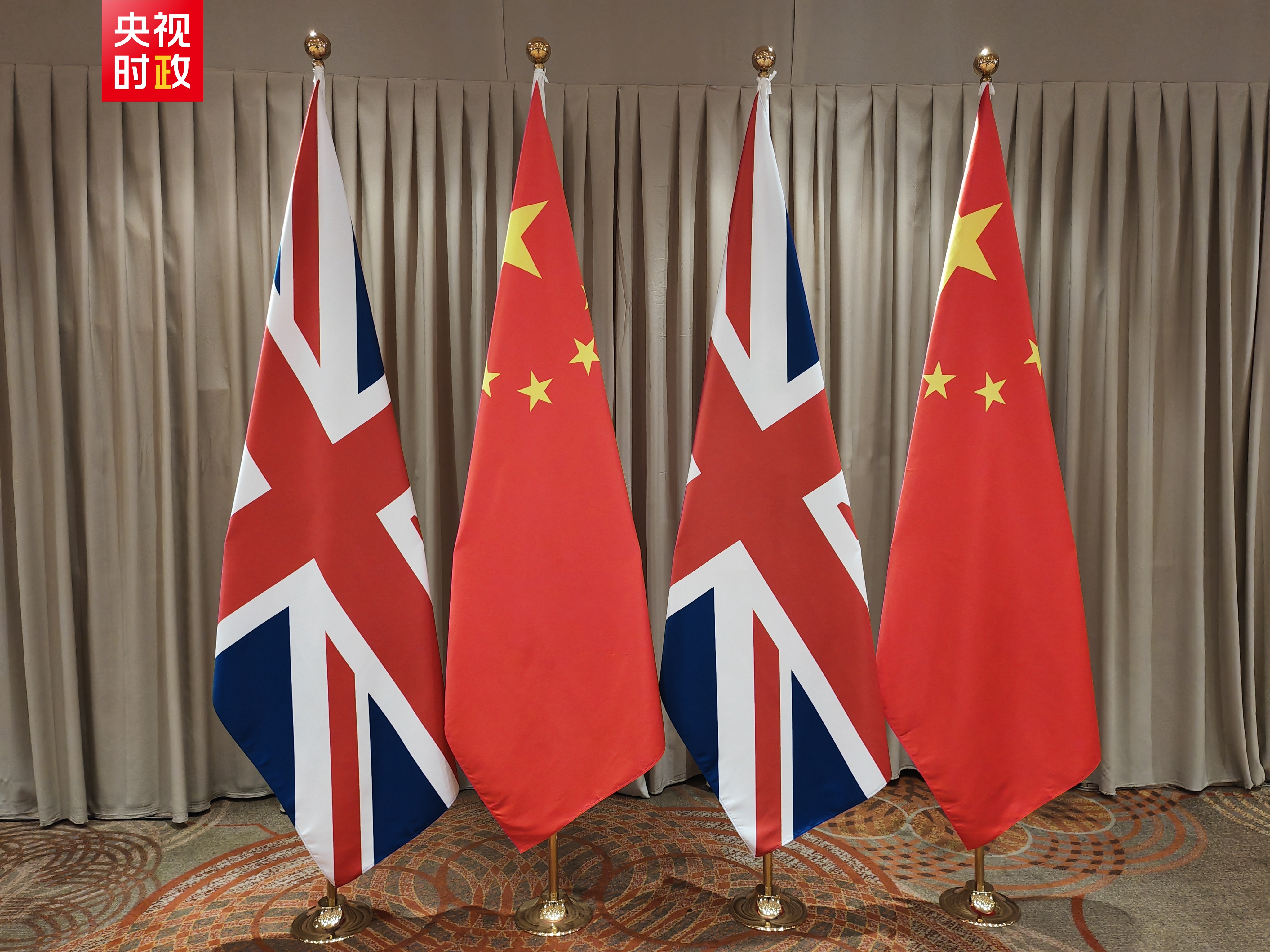 习近平会见英国首相斯塔默